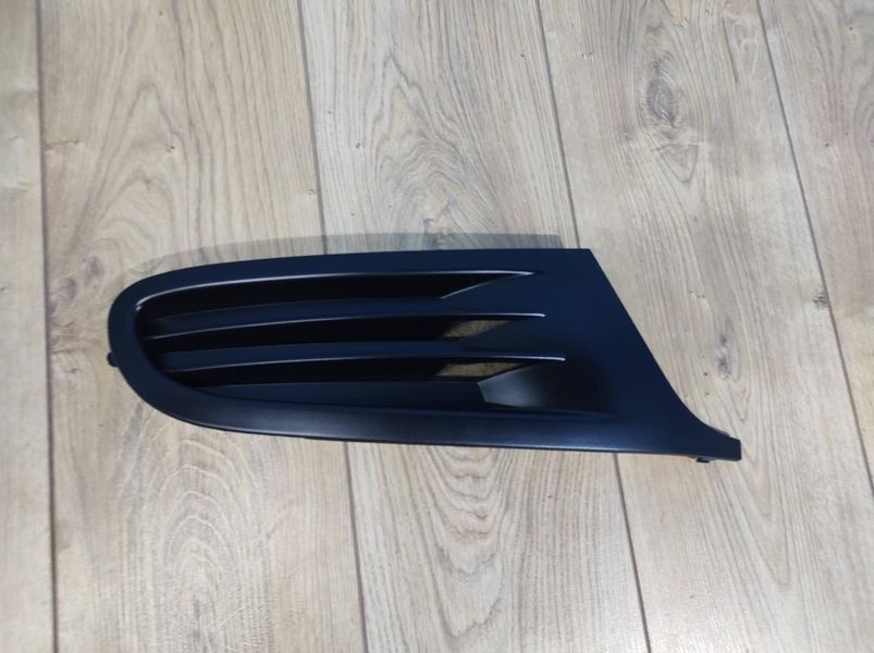 Решетка противотуманных фар бампера переднего правая&nbsp;для Volkswagen Golf 6 2009-2011 1647345886 фото